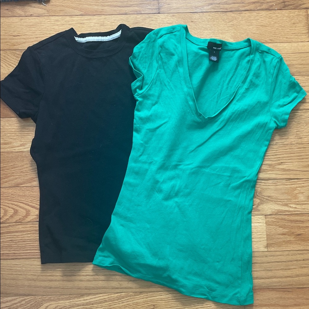 G.H. Bass & Co. Black and Teal Short Sleeve Tees